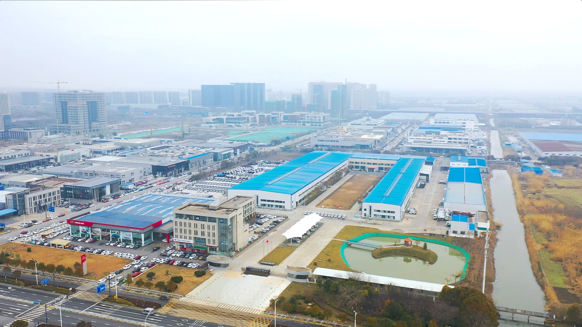 盐城市首台氢能源环卫车在小白康康专用车公司下线